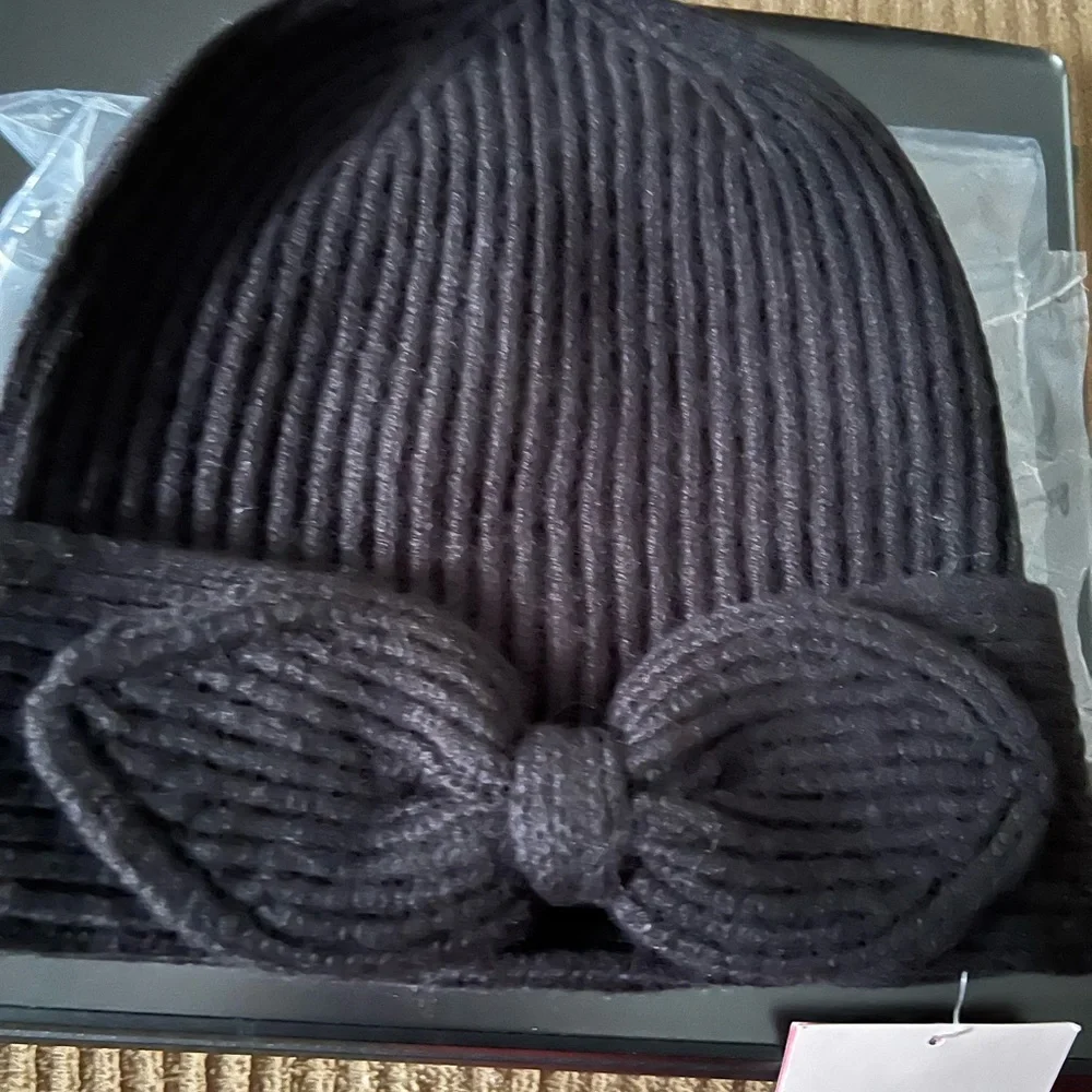 Kate Spade New York pointy bow beanie nwt - Picture 2 of 3